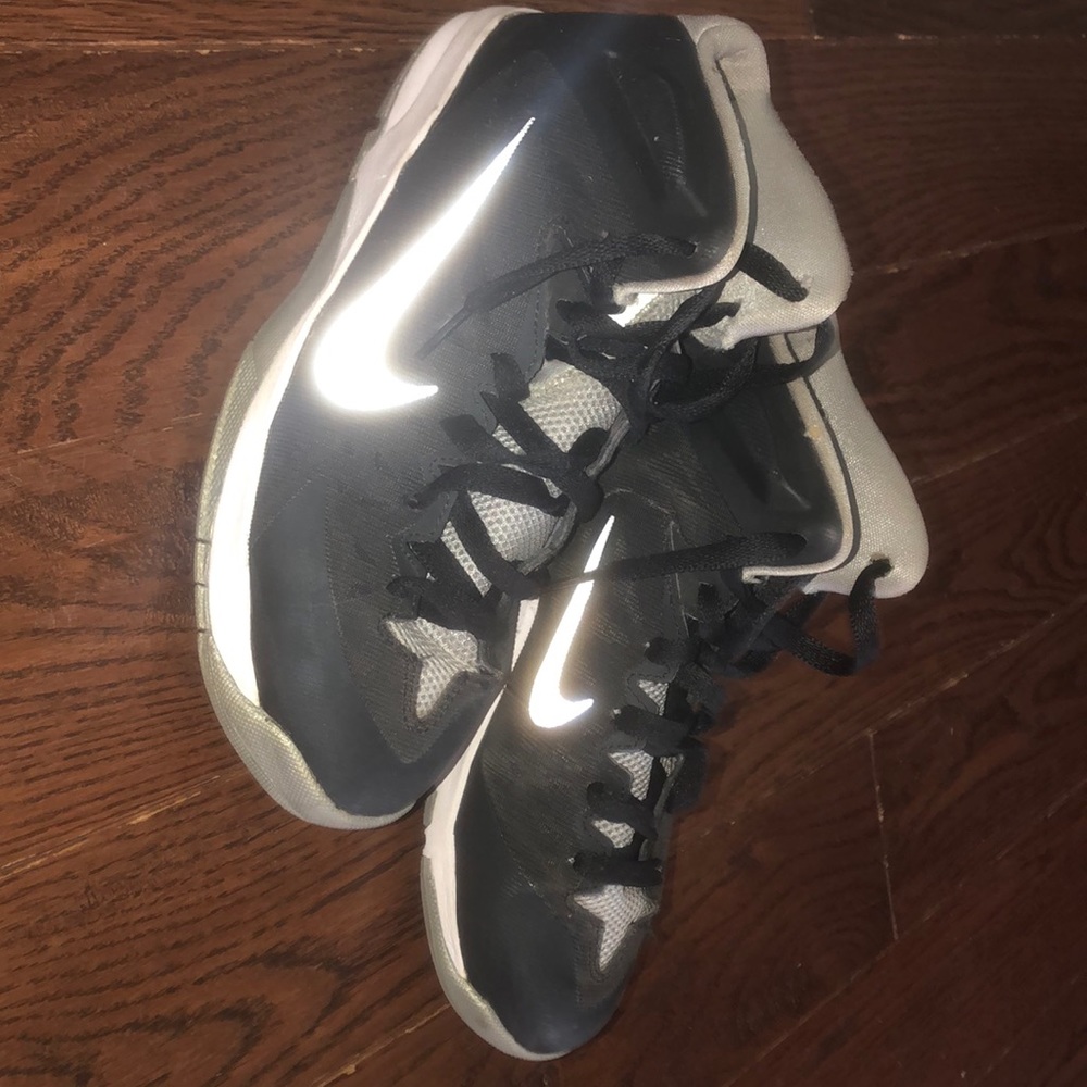 Nike youth basketball shoes